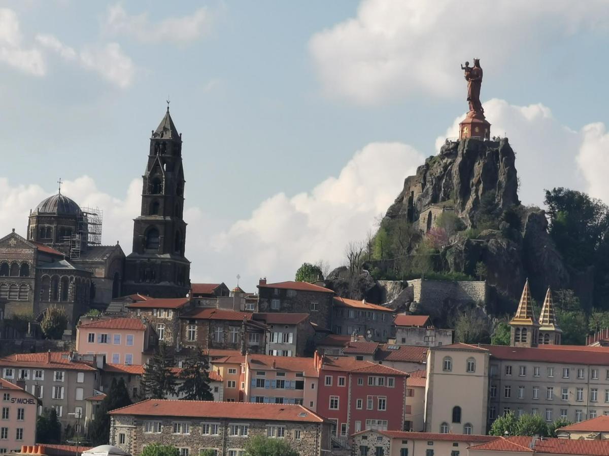 Chambre Privee Dans Appart Partage, Centre Ville, Avec Vue Sur Les Monuments Le Puy-en-Velay Dış mekan fotoğraf